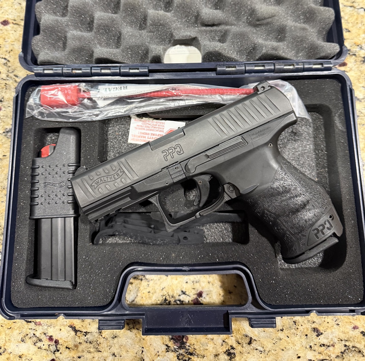 Walther PPQ M1, Paddle Mag Release
