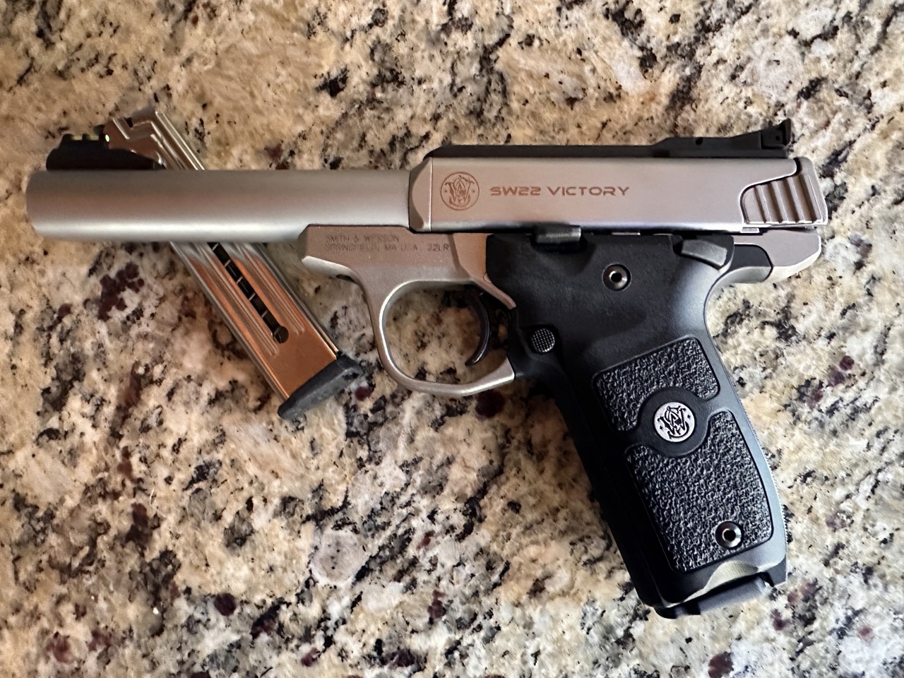 Smith & Wesson, SW22 Victory