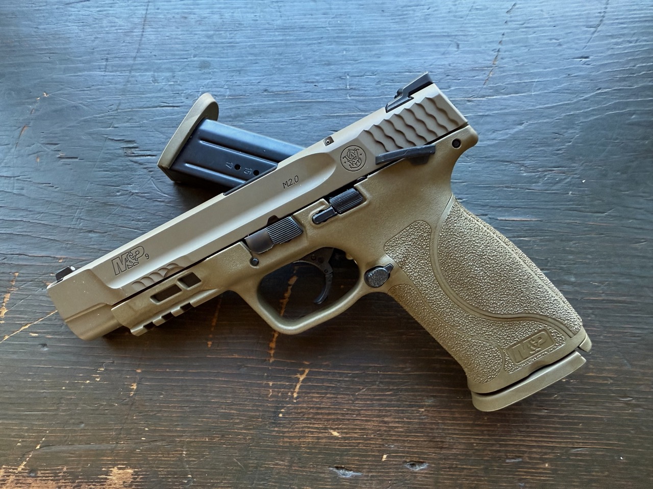 Smith & Wesson M&P 9 M2.0 Flat Dark Earth 5" featured image