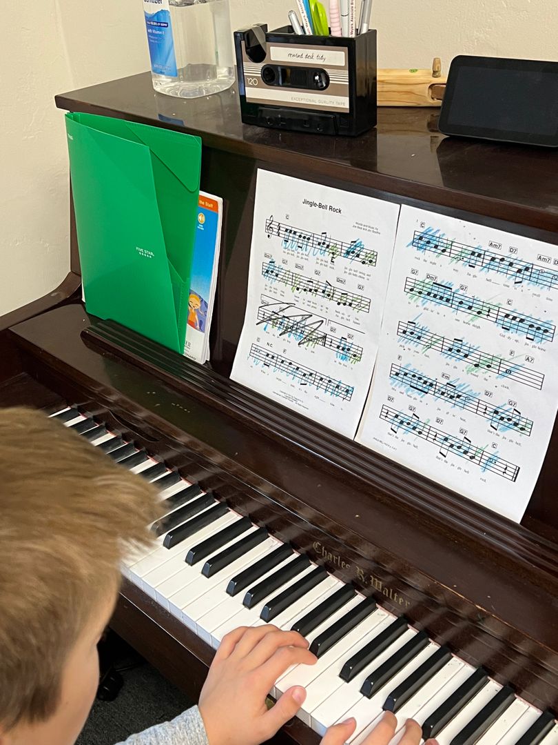 How to Set Up the Perfect At-Home Studio for Virtual Music Lessons