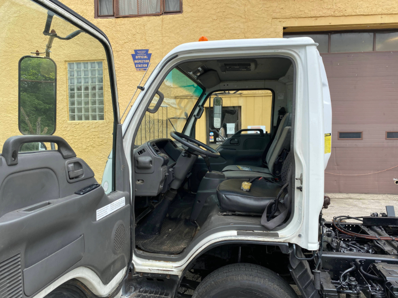 2005 Isuzu Solid Side Dump Truck